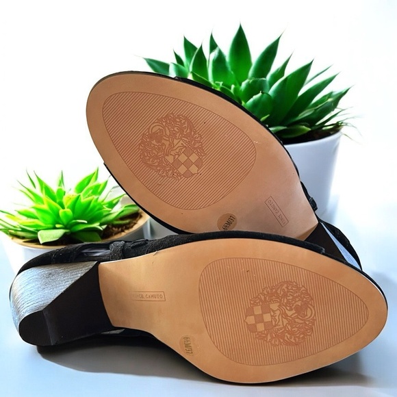 💕VINTAGE💕 Vince Camuto Black Ankle Booties with Geometric Heel - Picture 3 of 7